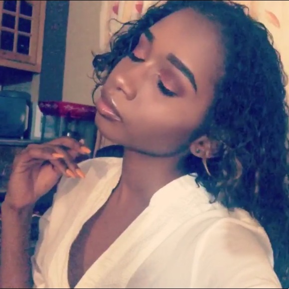 Meet your Posher, Krista - Picture 1 of 1